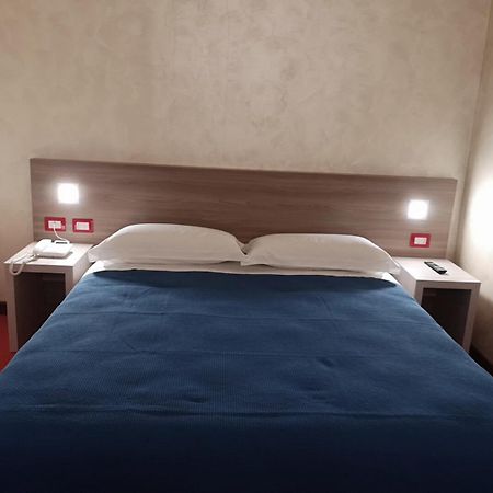 Hotel Italia ดอร์เมลเล็ตโต ภายนอก รูปภาพ