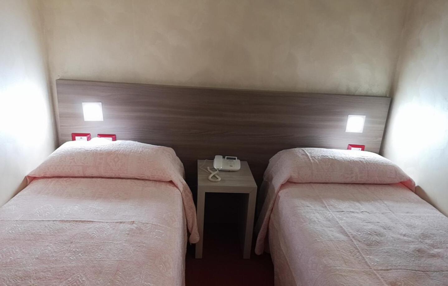 Hotel Italia ดอร์เมลเล็ตโต ภายนอก รูปภาพ