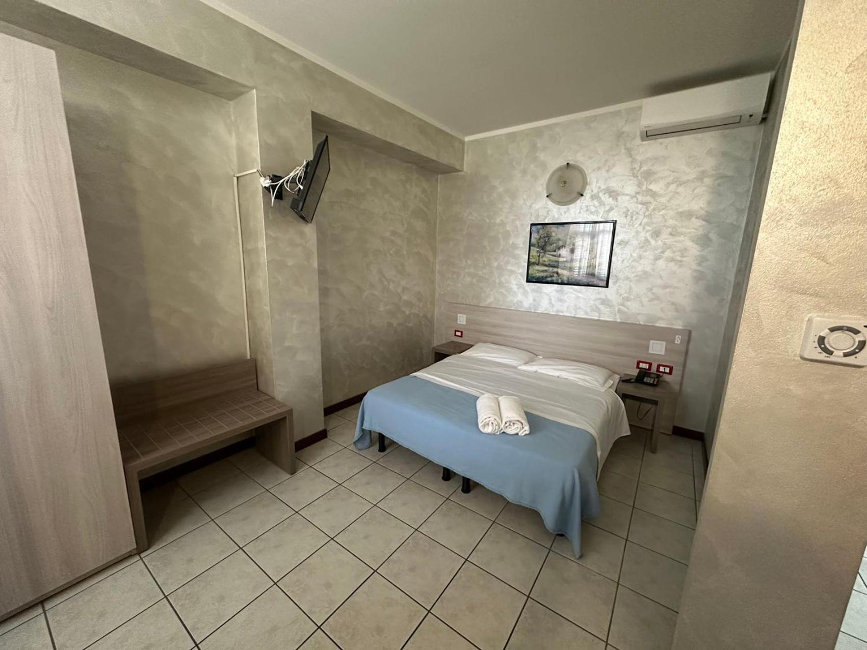 Hotel Italia ดอร์เมลเล็ตโต ภายนอก รูปภาพ