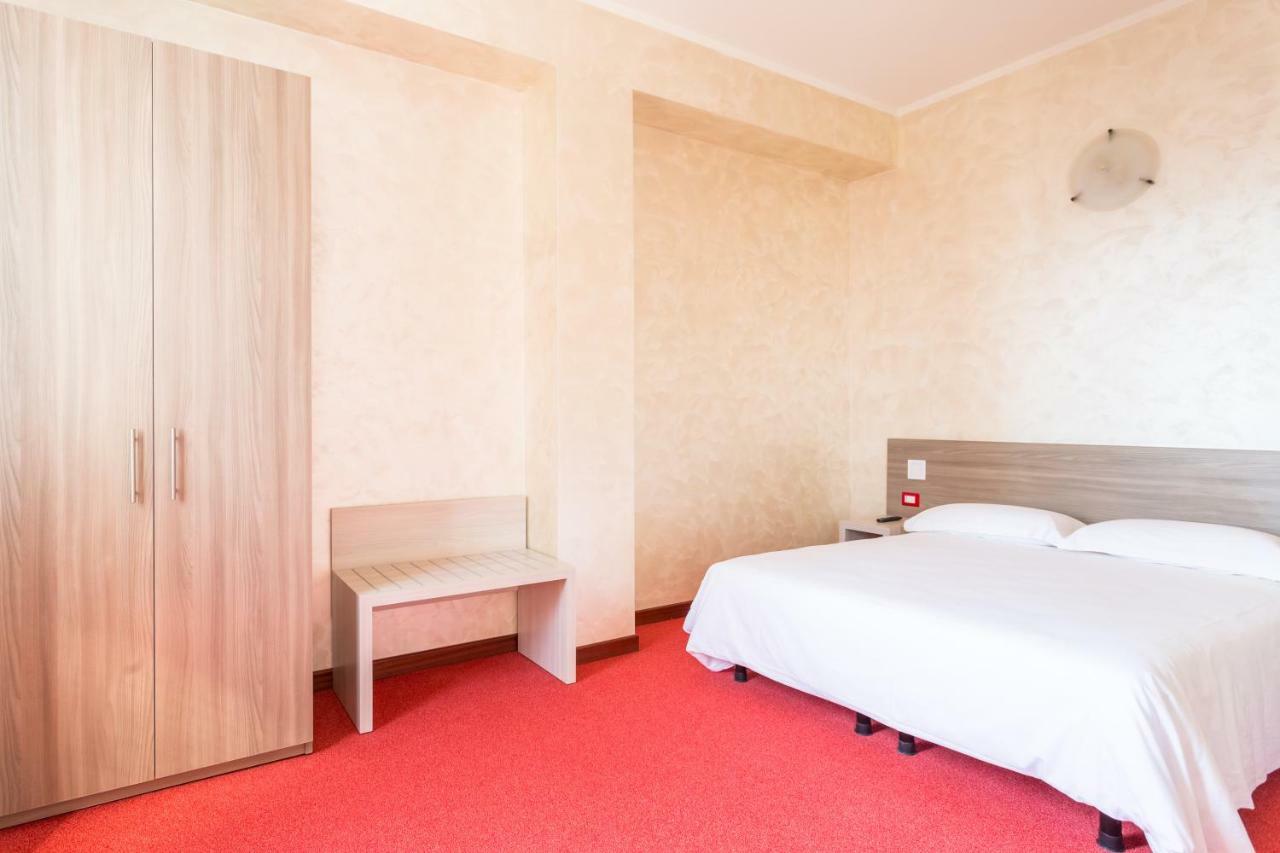 Hotel Italia ดอร์เมลเล็ตโต ภายนอก รูปภาพ